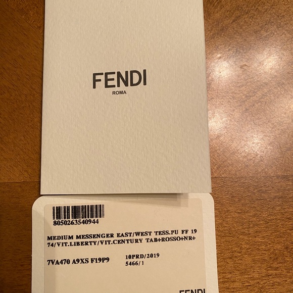 Fendi Men’s medium messenger bag, Zucca, Textured Leather - Picture 13 of 14